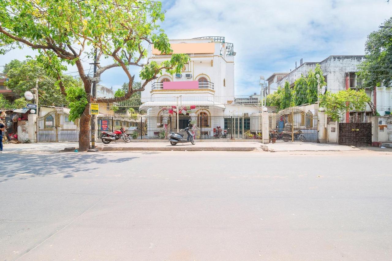Oyo 14245 Amitabh Hotel 3*