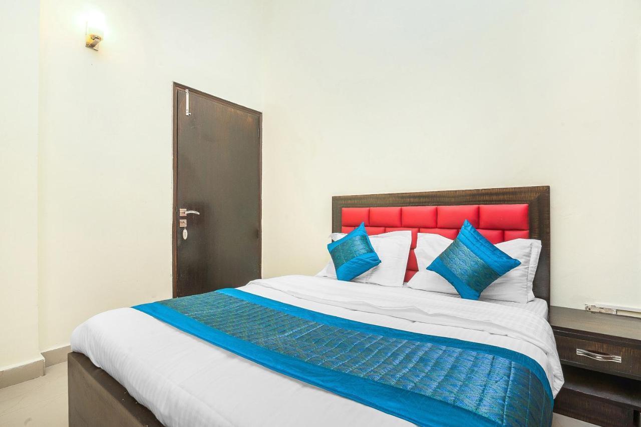 Hotel Oyo 14245 Amitabh New Delhi