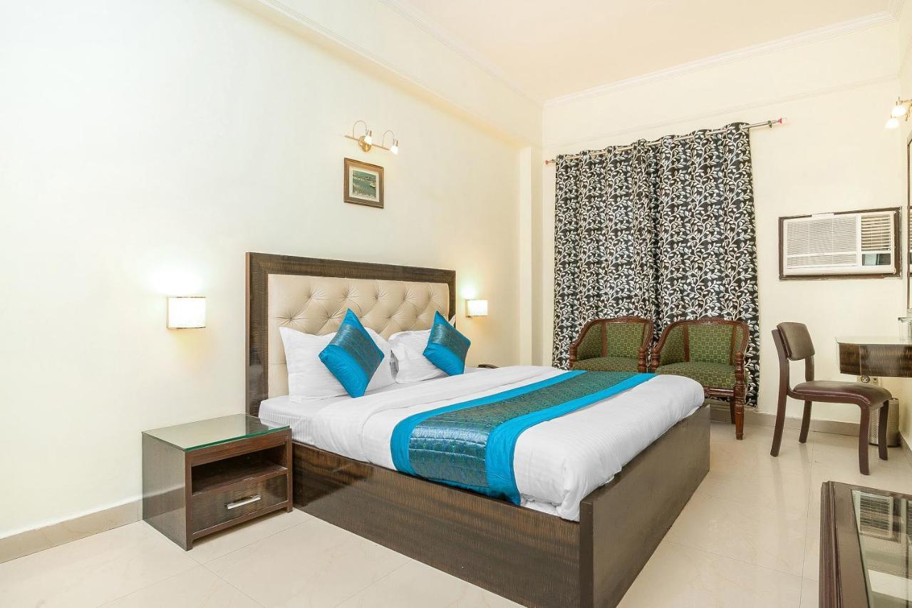 Oyo 14245 Amitabh Hotel